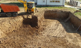 Рытье котлованов под фундамент в Улан-Удэ – цена от 2557 руб. за м3 | 2Землекопа-Лнд