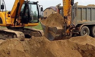 Выкопать яму экскаватором в Улан-Удэ от 921 руб. - 2Землекопа-Лнд